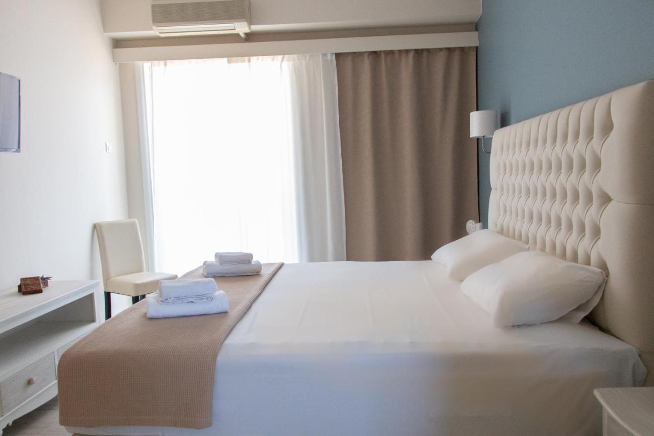 Helen Hotel Poros Town Exterior photo
